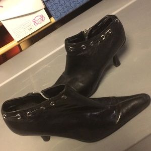 Black bootie